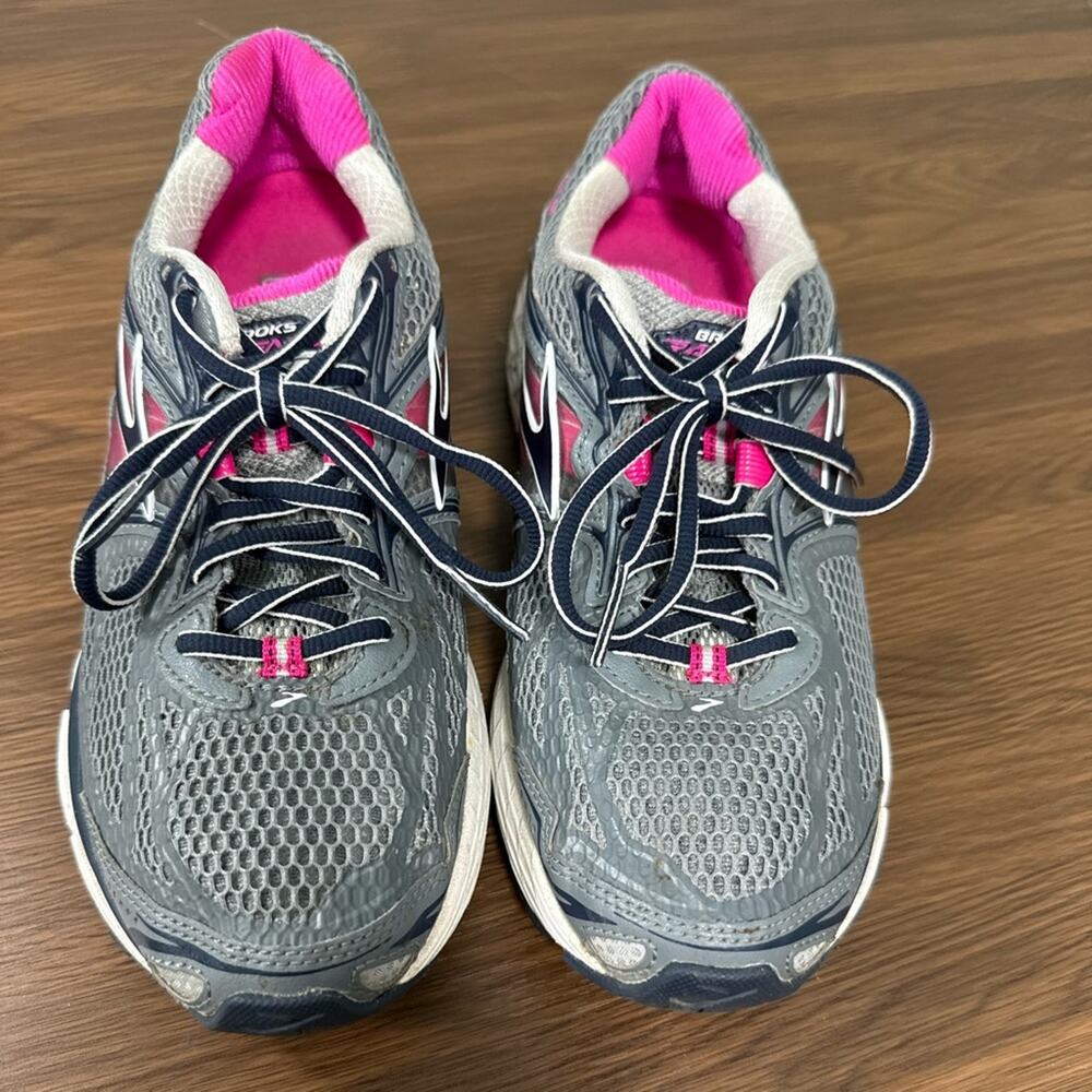 Brooks Women's Gray and Pink Athletic Shoes‎ Size 9